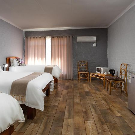Merino Inn Hotel Colesberg Bagian luar foto