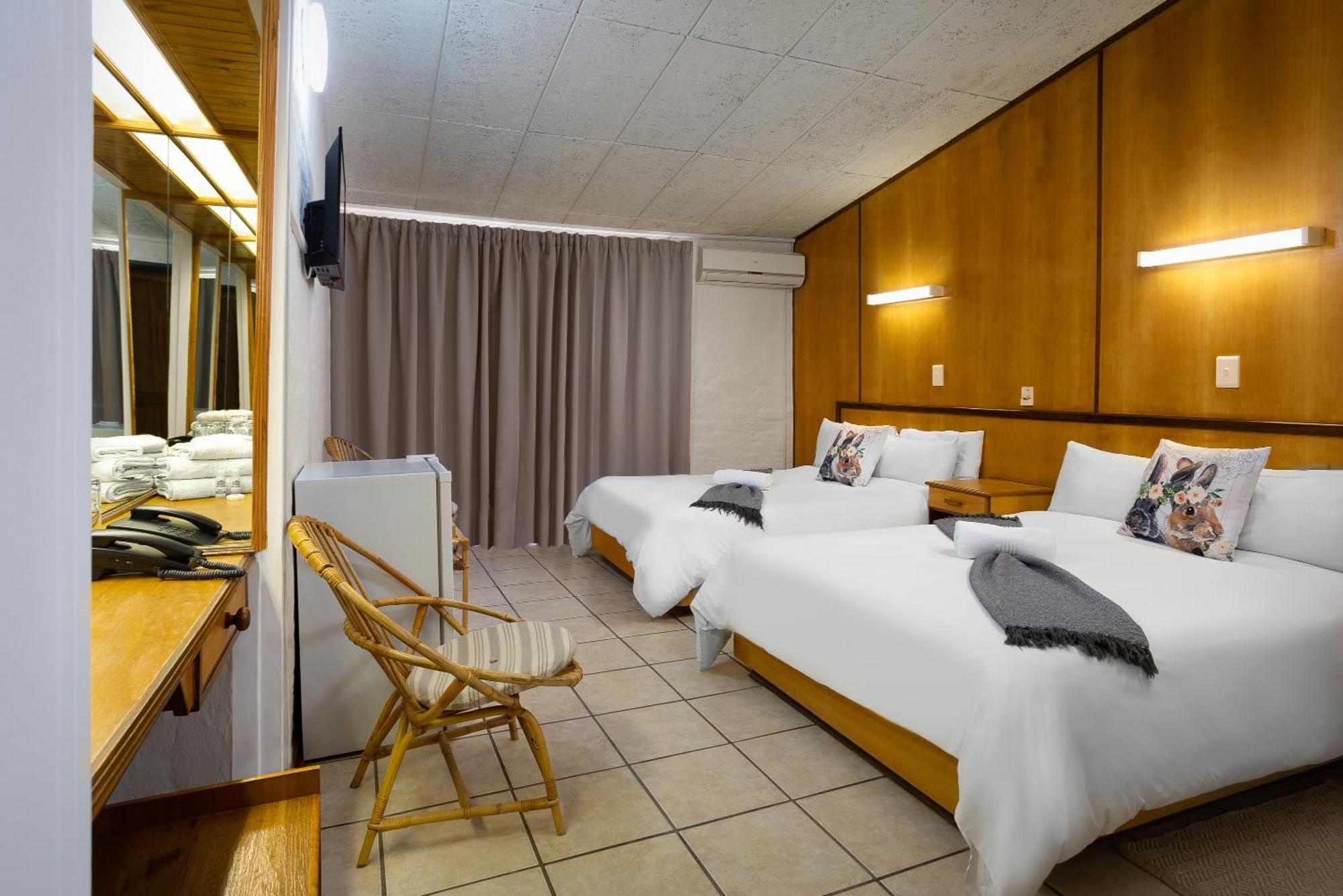 Merino Inn Hotel Colesberg Bagian luar foto