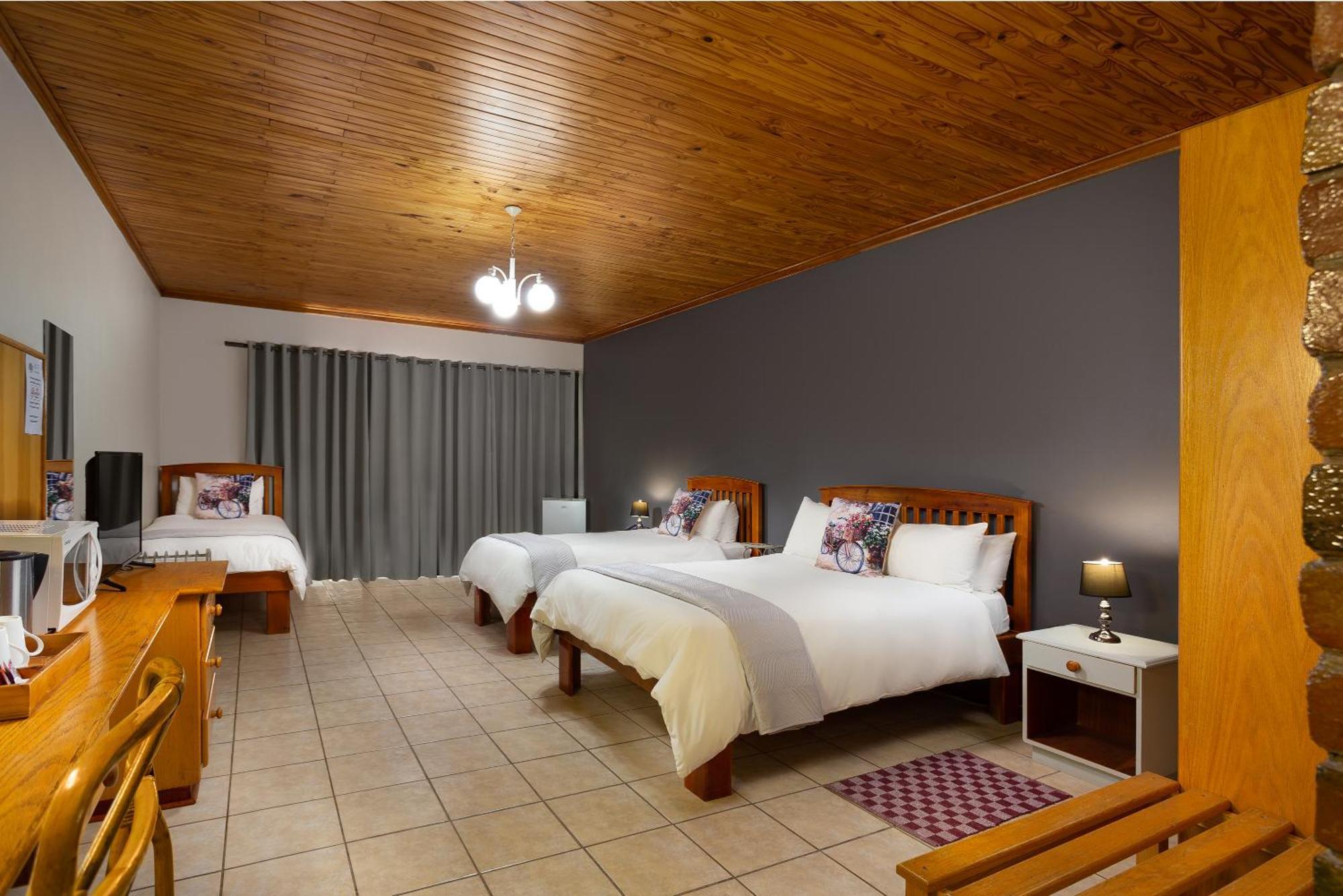 Merino Inn Hotel Colesberg Bagian luar foto